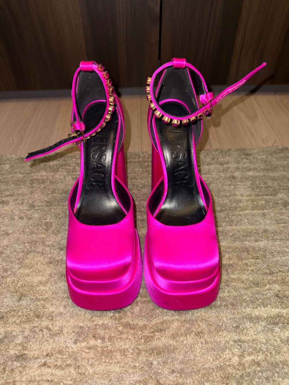 Versace Medusa Platform Pump (Fuchsia Satin) Size 37 - Picture 2 of 13